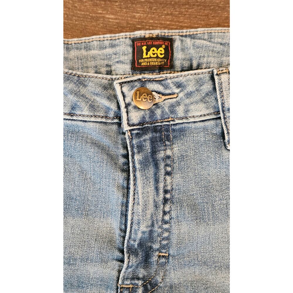 Lee Womens distressed denim stretch shorts - Picture 2 of 4